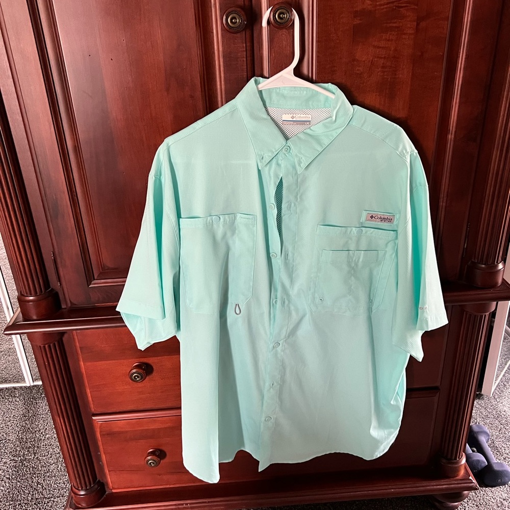 Mens Columbia shirt